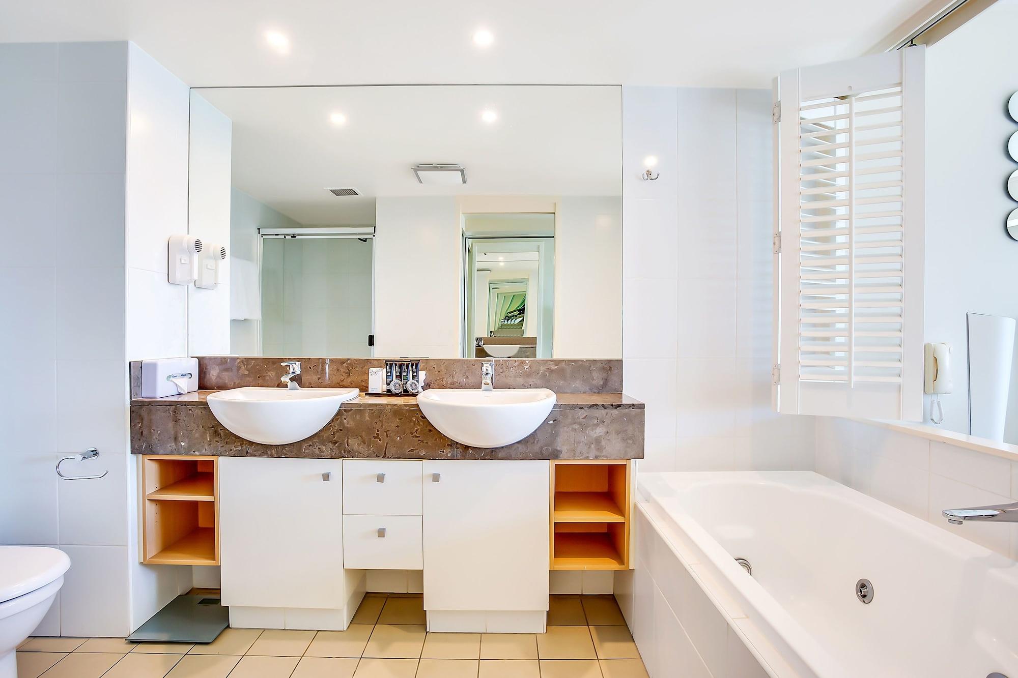 Mantra Broadbeach On The Park 4*