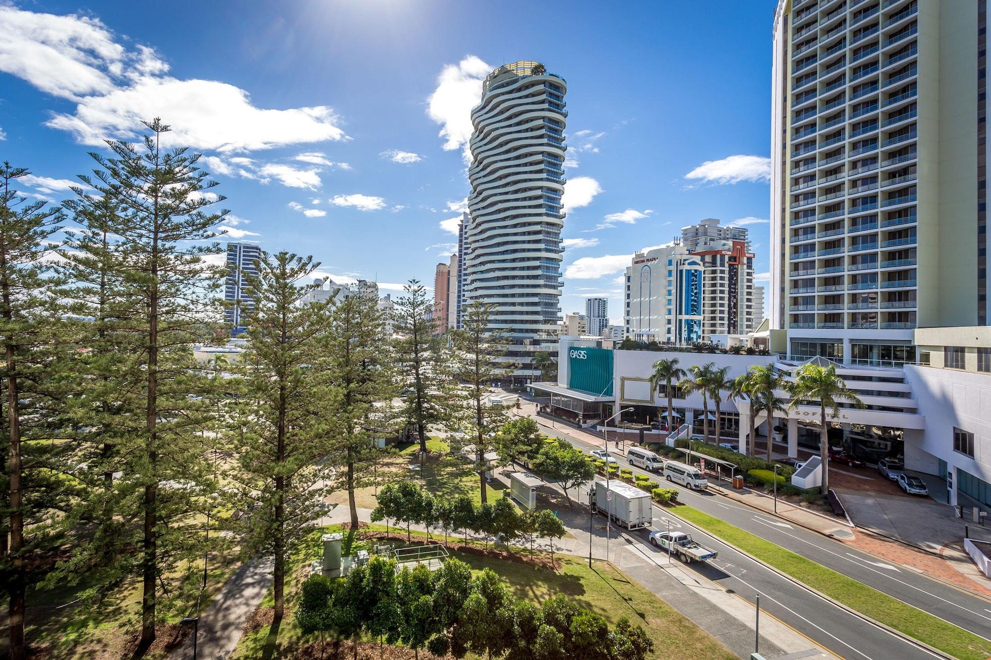 Mantra Broadbeach On The Park Aparthotel 4*