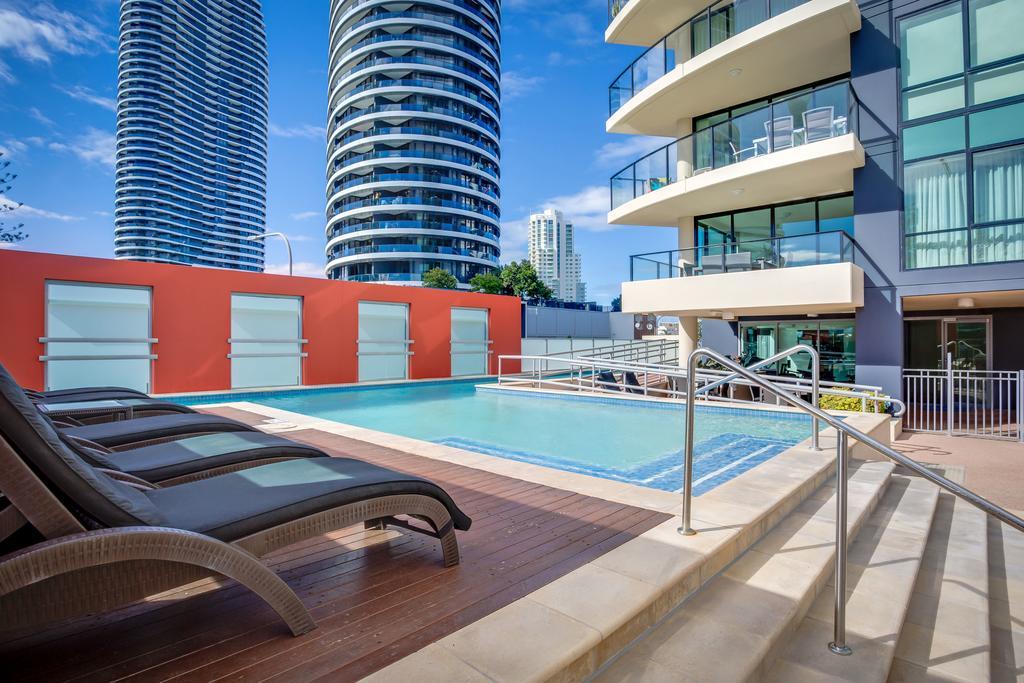 Mantra Broadbeach On The Park Aparthotel